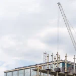 Реально ли “вырвать” квартиру на переуступке дешевле — и кого при этом обгоняете